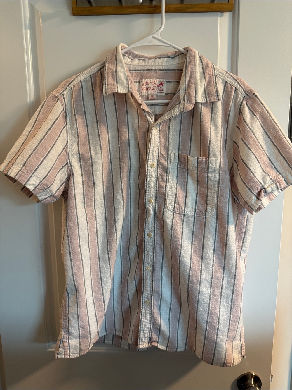 🥳 5 for $25 BUNDLE American Eagle Outfitters Pink/White Short Sleeve-Button-Up